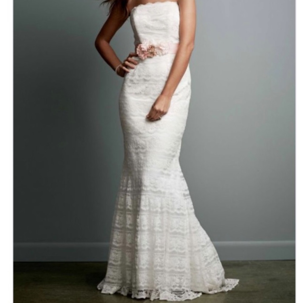 Ivory Lace Trumpet Wedding Dress